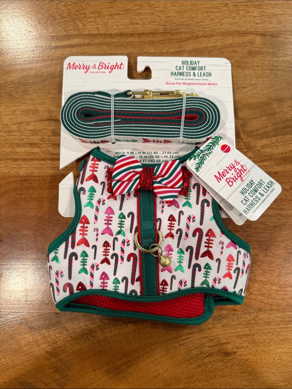 Holiday cat comfort harness & leash